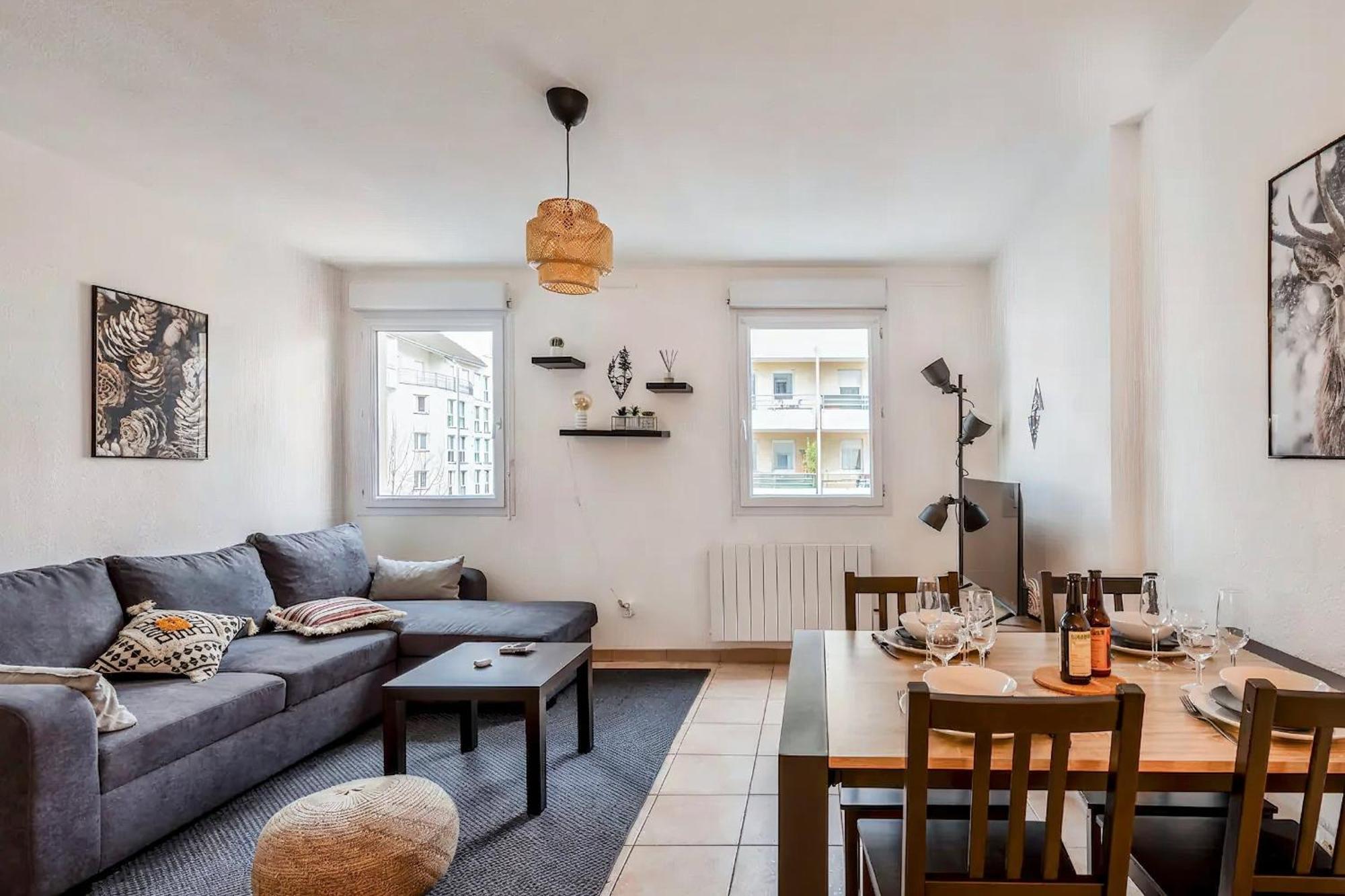 Superbe Appartement - Parking Gratuit - 4 Personnes Chambéry Exterior foto